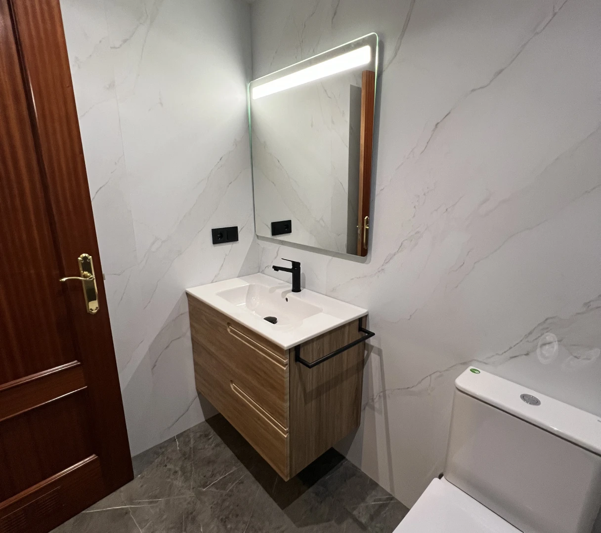 ba_o_alvaro_ducha_madera_marmol_blanco_diseno_nuevo_5_1x