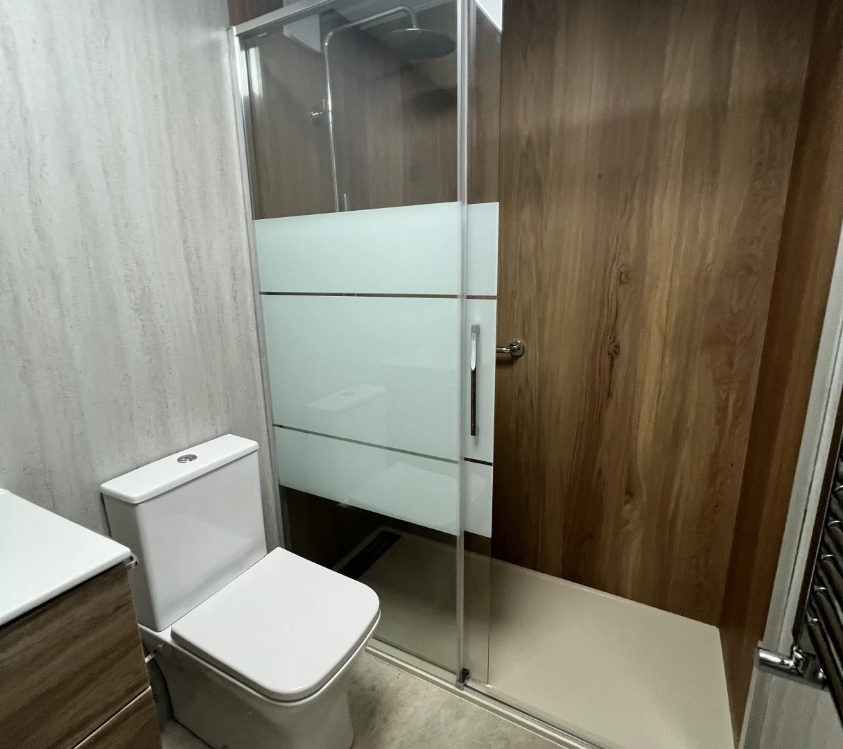 reforma_ba_o_alejandro_gris_ducha_madera_moderno_4_1x