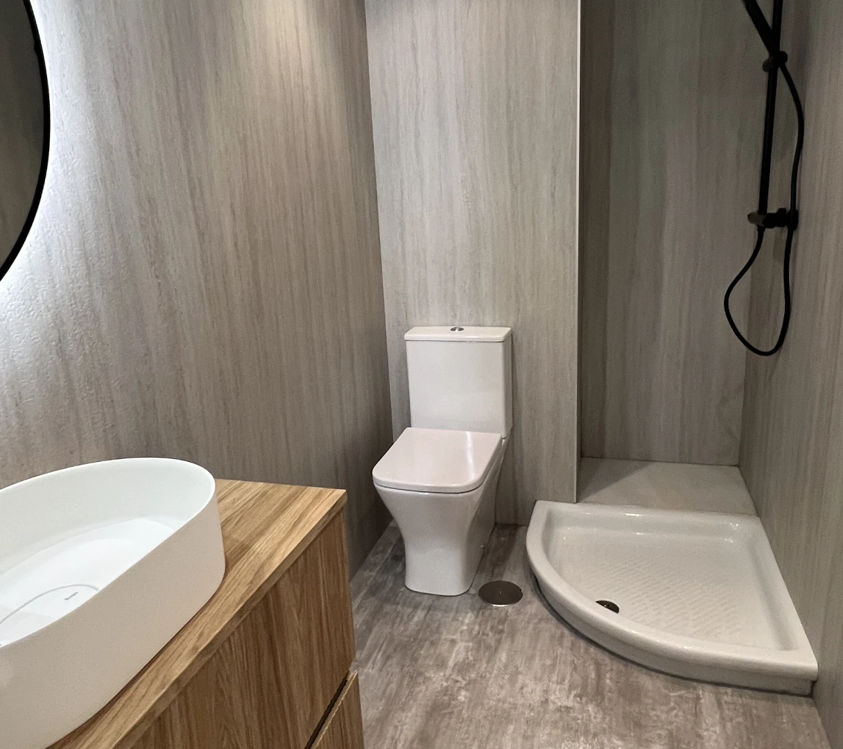 reforma_ba_o_alejandro_gris_ducha_madera_moderno_5_1x